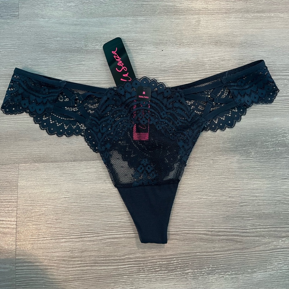 NWT La Senza Navy Lace Appliqué Thong size Medium